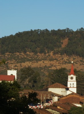 Vista Este del Pueblo de Huiramba desde Torre del Reloj.